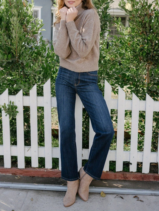 Elegant women's dark blue straight jeans - slightly elastic and soft, mid-rise, slanted pockets, casual and fashionable