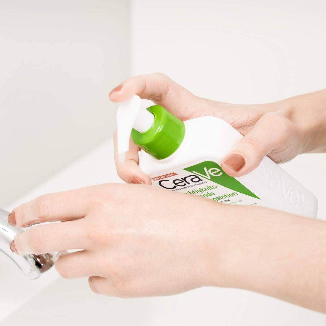 CeraVe Hydrating Cleanser for Normal to Dry Skin 236 ml with Hyaluronic Acid and 3 Essential Ceramides