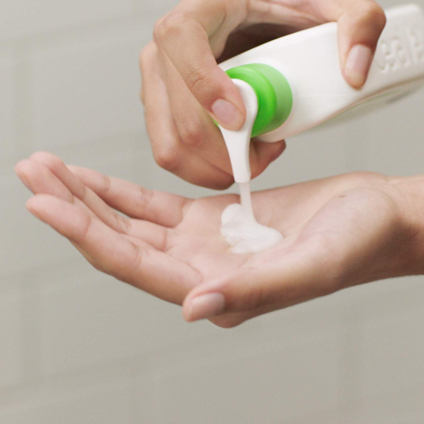 CeraVe Hydrating Cleanser for Normal to Dry Skin 236 ml with Hyaluronic Acid and 3 Essential Ceramides