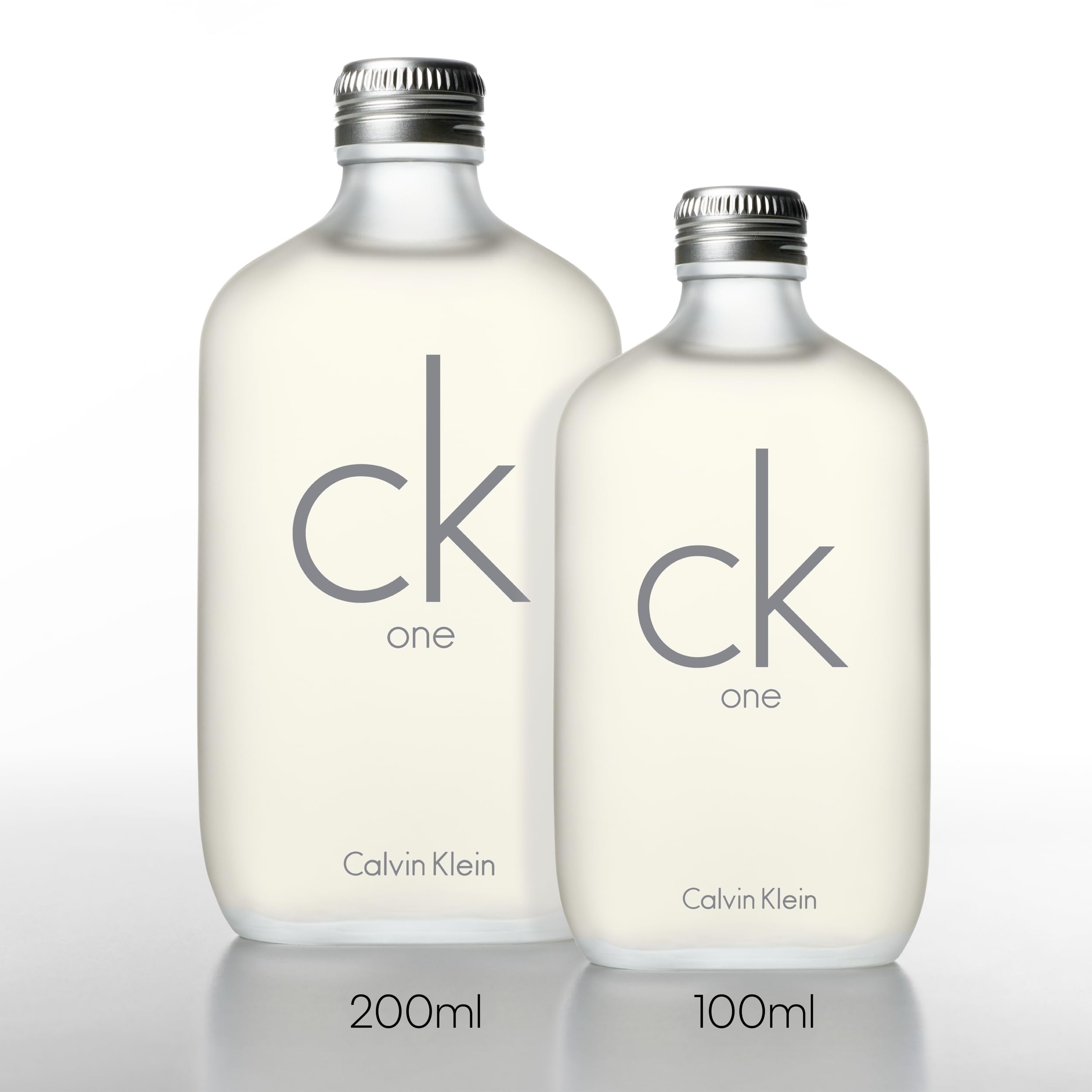 Calvin Klein CK One Eau de Toilette – Parfum unisexe agrumes – Avec des notes de thé vert, bergamote, cardamome, violette et ambre – Parfums de luxe unisexes – Parfum longue durée