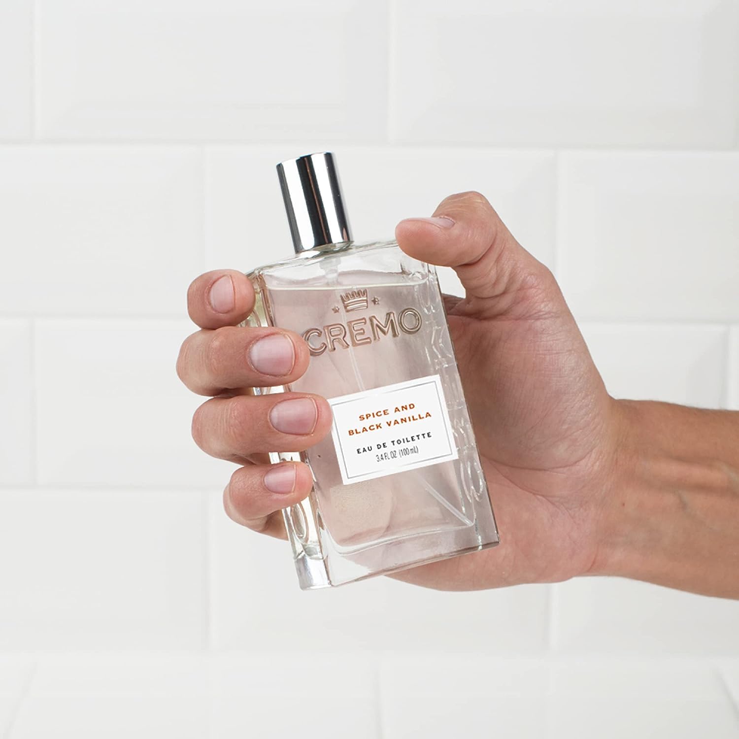 Cremo Cologne Homme - Eau de Cologne en Spray Épices et Vanille Noire pour Homme, Une Explosion d'Épices Vibrantes, de Bois Foncés et de Vanille Noire, Parfums Homme Signature Multi-Couches, 100 ml