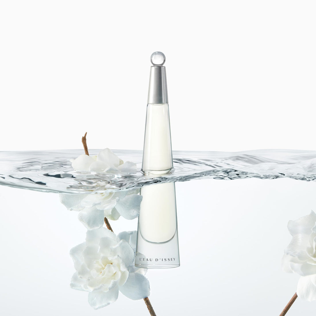 Issey Miyake L'Eau d'Issey Eau de Toilette - Fragrance for Women - Floral & Aquatic, Inspired by the Purity of Water - With Notes of White Flowers, Lotus Rose Accord & Precious Woods Accord