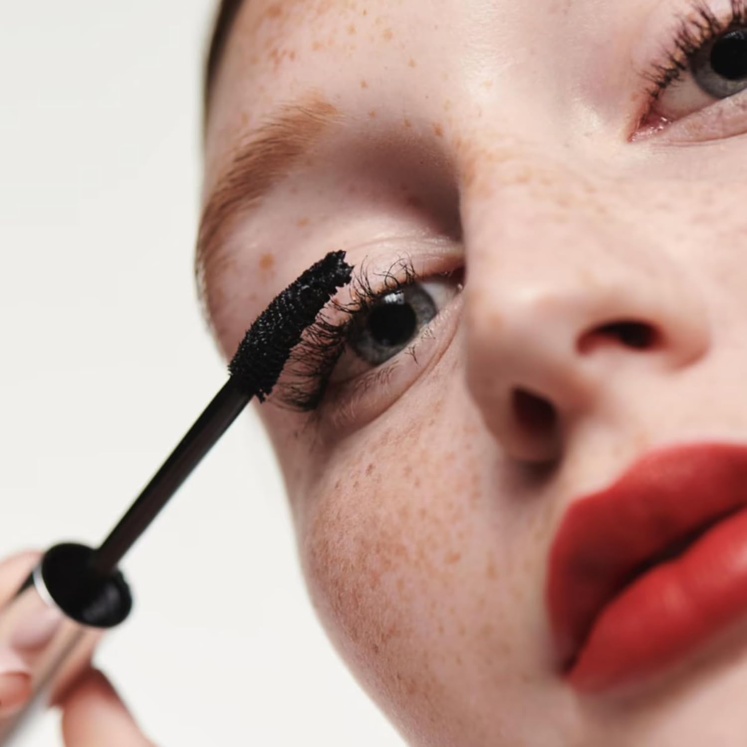Clinique High Impact Zero Gravity Tubing Mascara | Curling, Smudge Resistant + Non-Flaking Halalzen