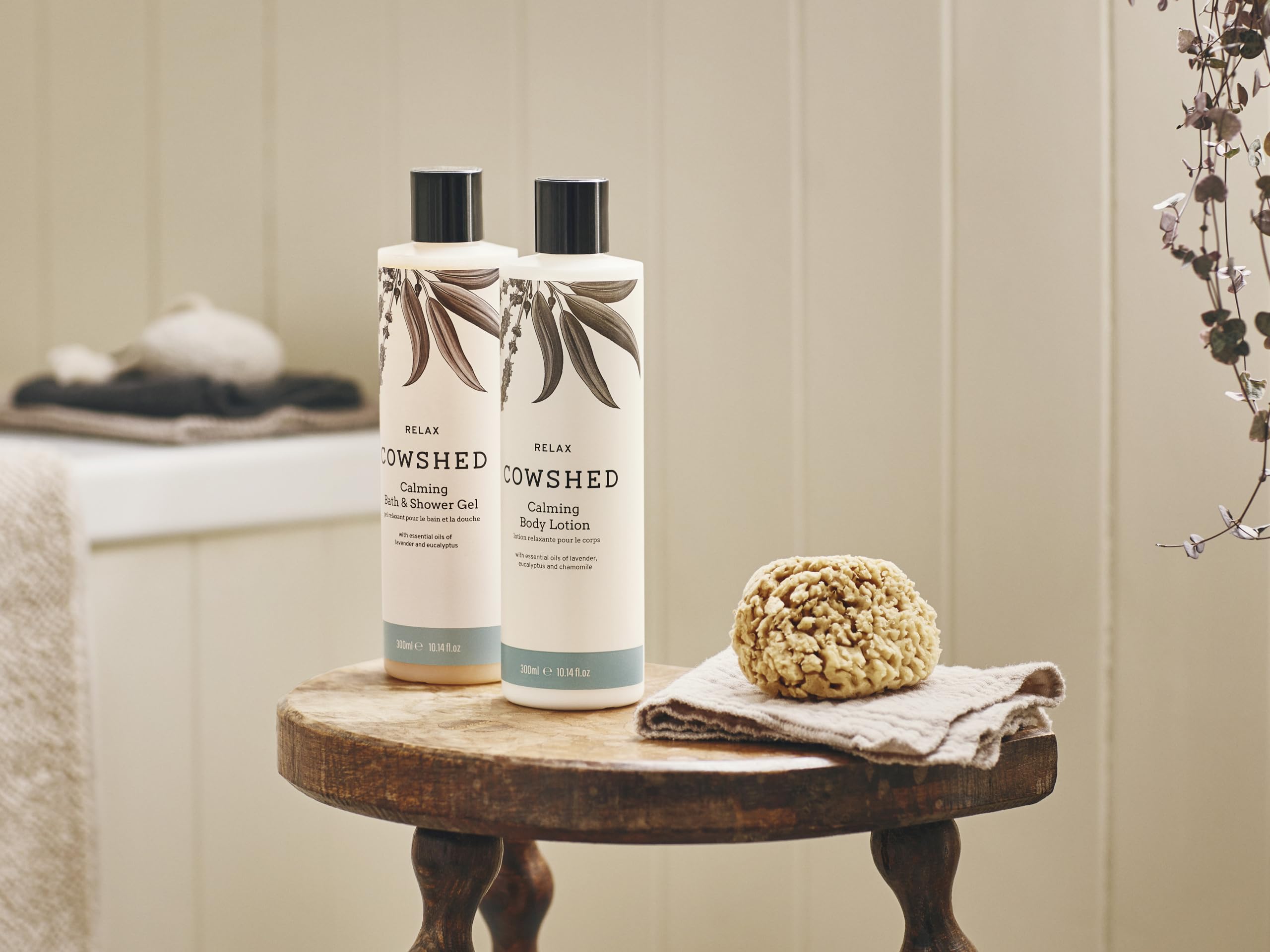 Cowshed Bath & Shower Gel 300ml | Replenish Uplifting Body Wash for Women & Men | Natural Body Wash, No Parabens | Hydrating Vegan Shower Gel with Red Mandarin, Bitter Orange and Grapefruit