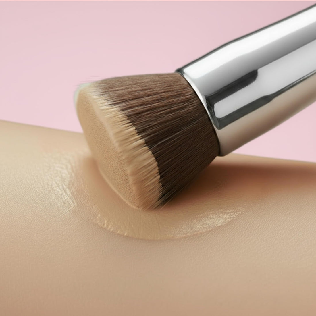 LAMORA Concealer Makeup Brush Under Eye - Angled Flat Top Kabuki Nose Contour Brush - Ideal for Concealing Blending Setting Buffing with Powder Liquid Cream Cosmetic - Small Makeup Foundation Brush Halalzen