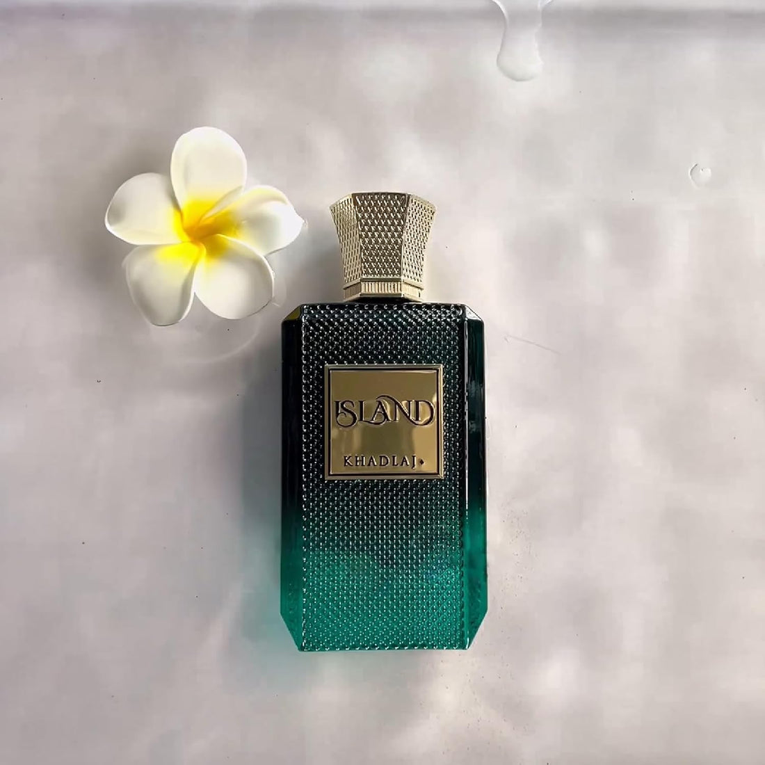 Khadlaj Island Extrait de Parfum Spray 100ml – Unisex Tropical Fragrance with Bergamot Coconut Pineapple Amber Notes Perfect scent for Men and Women