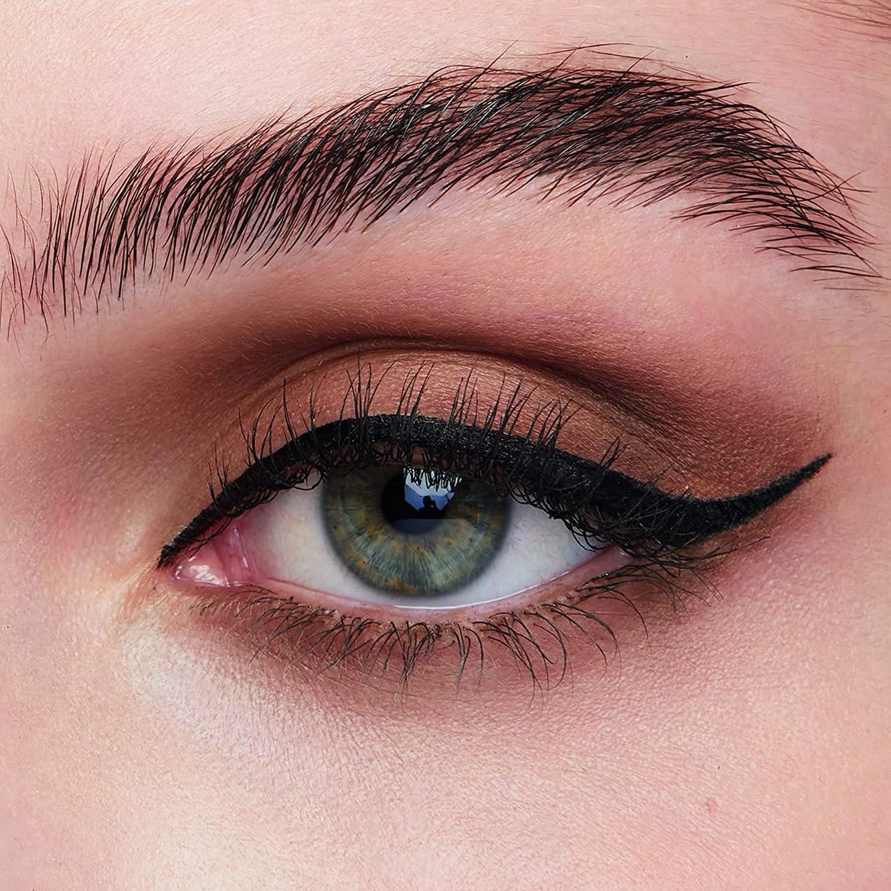 Maybelline Eye Liner, Hyper Precise Black Liquid Eye Liner, Ultra-Thin Defining Felt Tip Liner, Quick Drying Liquid Eyeliner, Ink Technology, Maybelline New York, Safe for Sensitive Eyes, Matte Black Halalzen