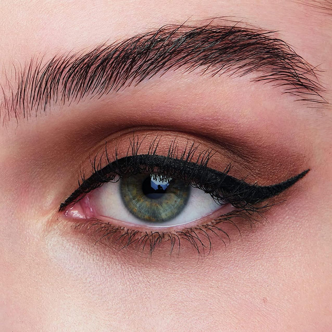 Maybelline Eye Liner, Hyper Precise Black Liquid Eye Liner, Ultra-Thin Defining Felt Tip Liner, Quick Drying Liquid Eyeliner, Ink Technology, Maybelline New York, Safe for Sensitive Eyes, Matte Black Halalzen