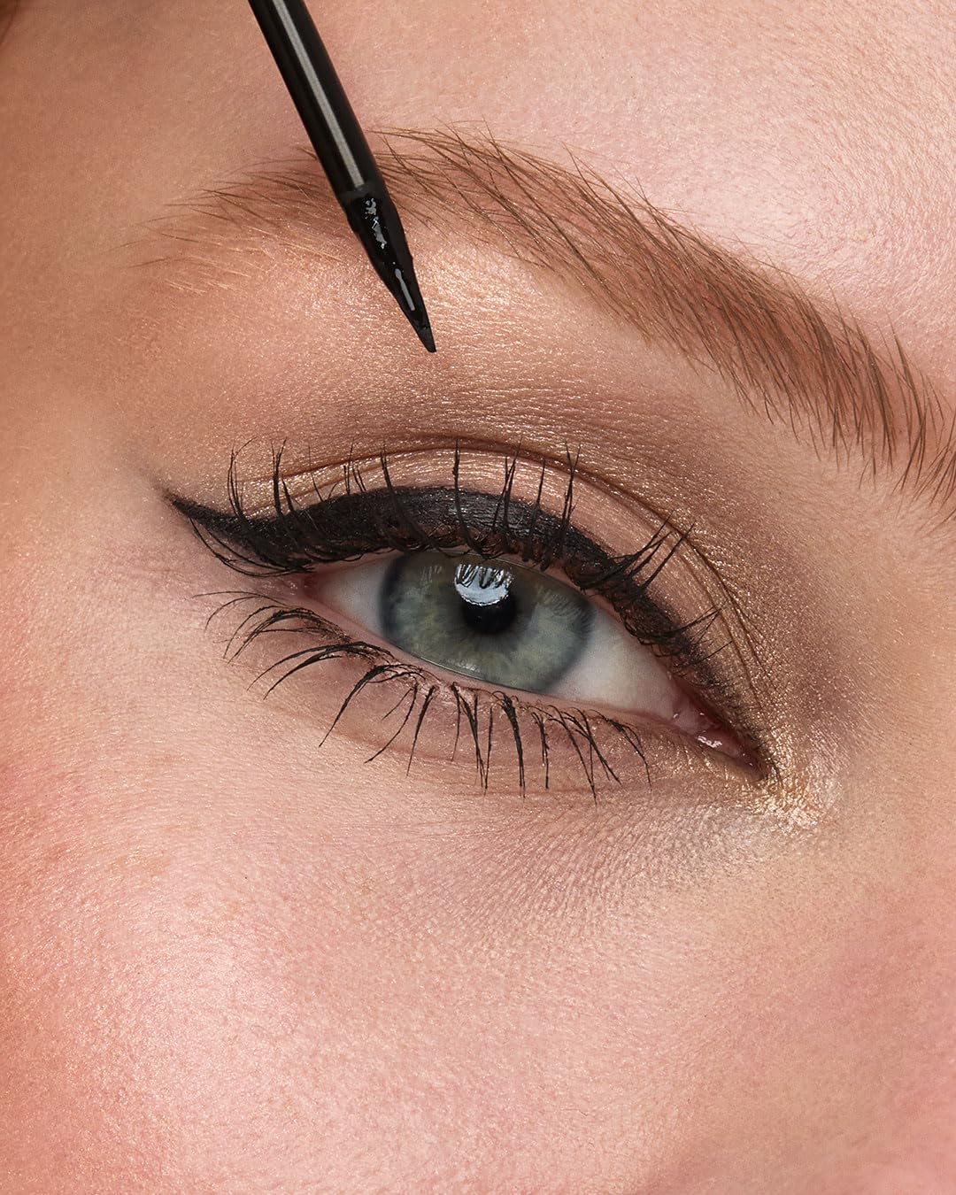 KIKO Milano Kind by KIKO High Definition Eyeliner 01, Long-Lasting Liquid Eyeliner Halalzen
