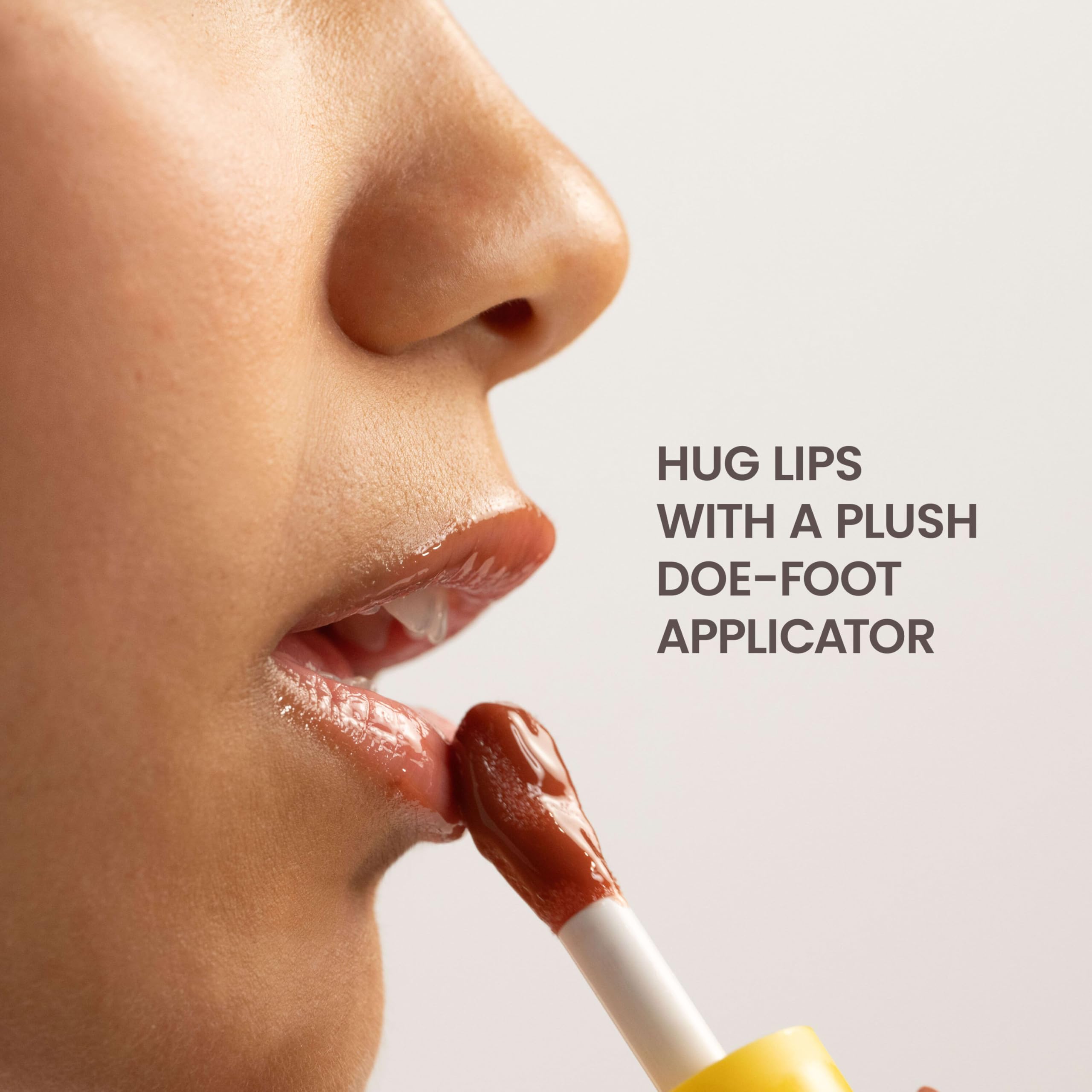 Burt's Bees Lip Oil Clear Day, Instant Hydration, Nourishes and Softens Lips, Tint Free, High Shine Finish, Responsibly Sourced Jojoba Oil, Non Sticky, Wand Applicator, 0.15 Ounce Halalzen