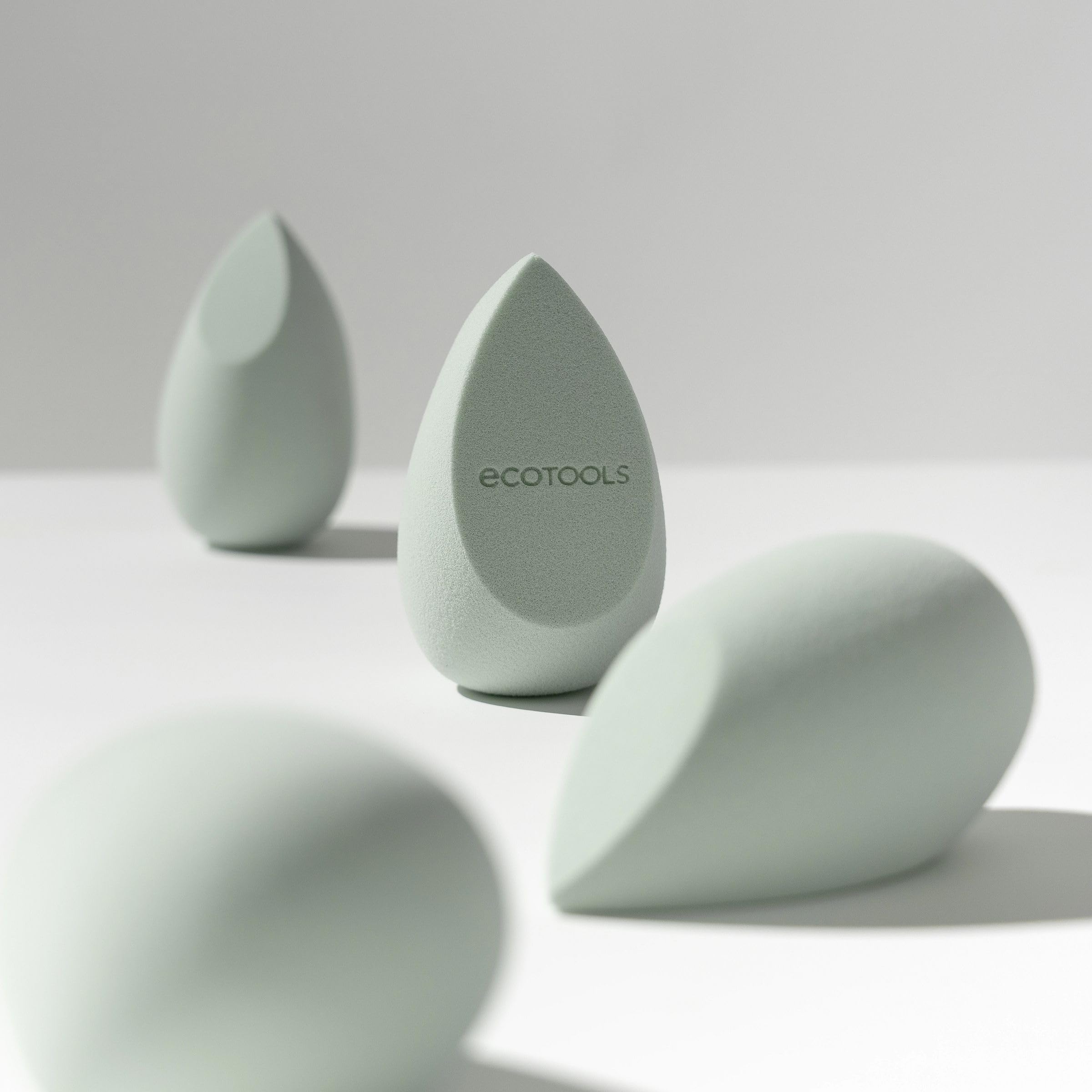 EcoTools Blurring Blender Makeup Sponge, Makeup Blending Sponge For Blurred Skin, For Liquid & Cream Foundation, Cloud Coverage Memory Foam, Eco Friendly, Latex Free, Cruelty-Free & Vegan 1 Count Halalzen