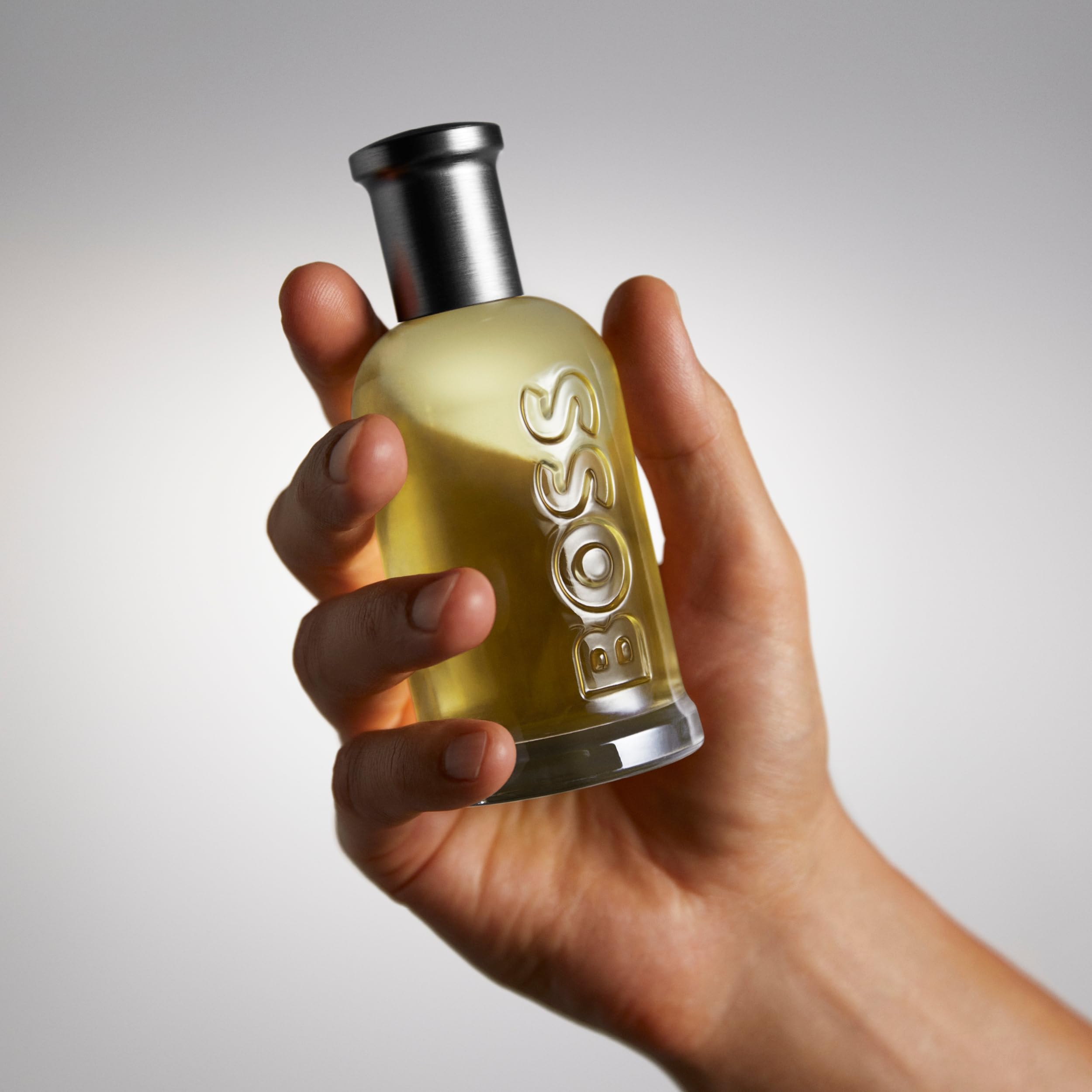 BOSS Bottled - Eau de Toilette for Him - Woody & Fruity Fragrance with Notes of Apple, Cinnamon and Wood - Medium Longevity