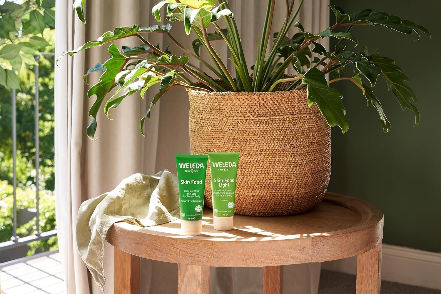 Weleda Skin Food Light, Dry Skin Moisturiser, Moisturising Cream & Primer, Face & Body, For Men & Women, Multiple Uses, 100% Certified Natural, Organic, 75ml