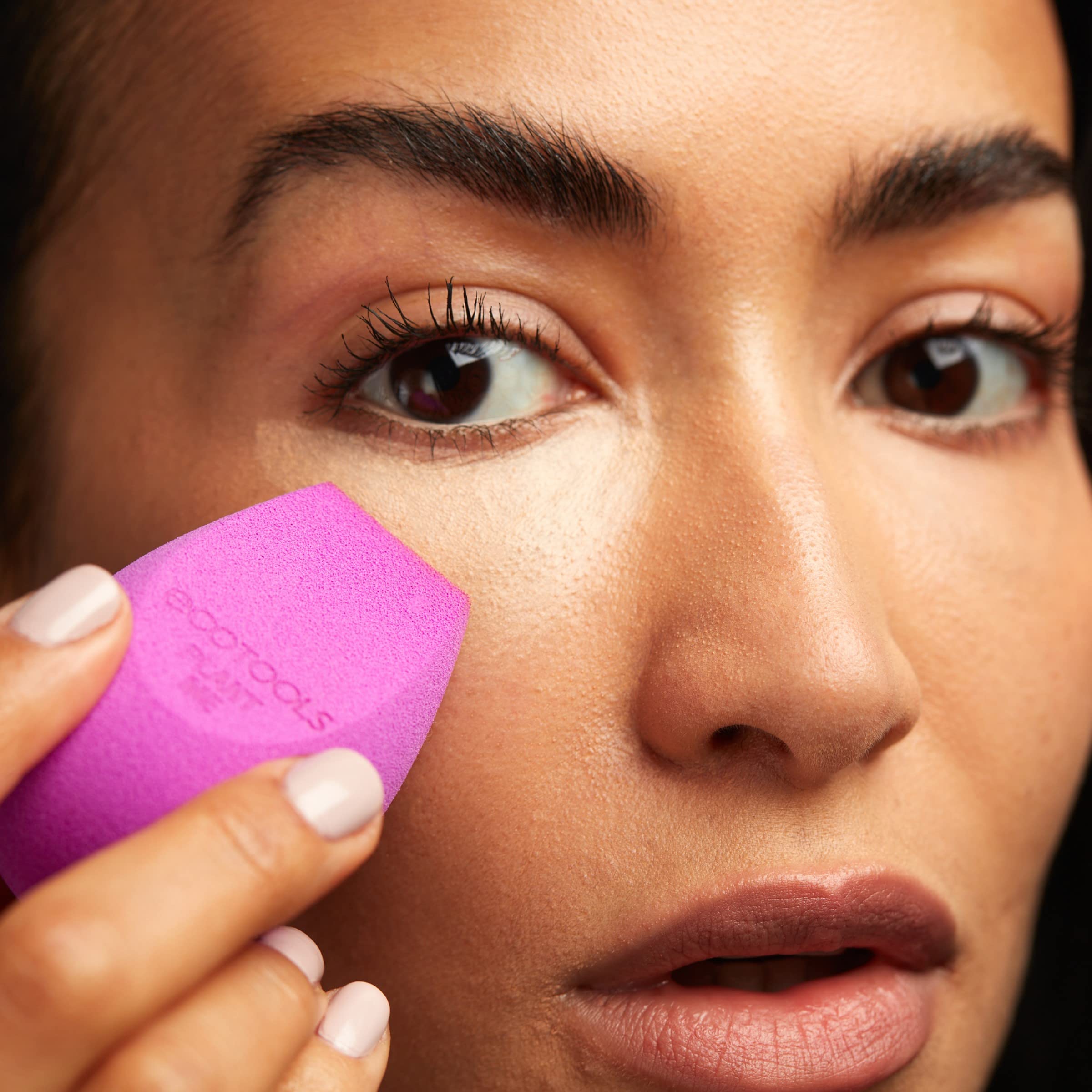 EcoTools Blurring Blender Makeup Sponge, Makeup Blending Sponge For Blurred Skin, For Liquid & Cream Foundation, Cloud Coverage Memory Foam, Eco Friendly, Latex Free, Cruelty-Free & Vegan 1 Count Halalzen
