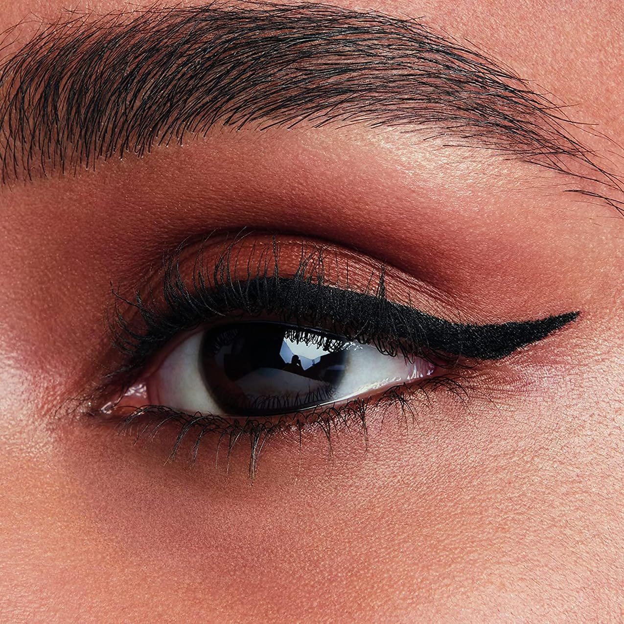 Maybelline Eye Liner, Hyper Precise Black Liquid Eye Liner, Ultra-Thin Defining Felt Tip Liner, Quick Drying Liquid Eyeliner, Ink Technology, Maybelline New York, Safe for Sensitive Eyes, Matte Black Halalzen