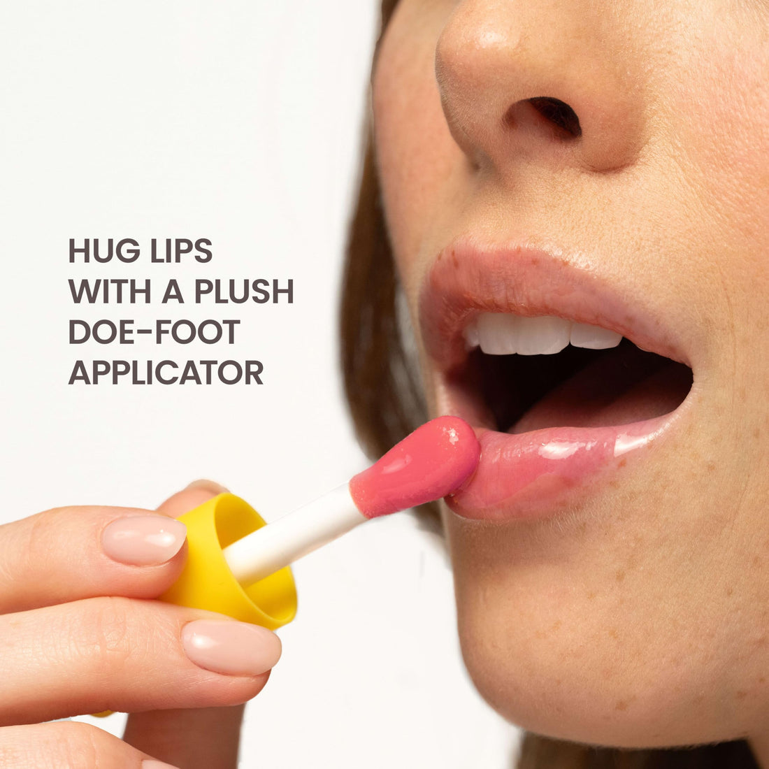 Burt's Bees Lip Oil Clear Day, Instant Hydration, Nourishes and Softens Lips, Tint Free, High Shine Finish, Responsibly Sourced Jojoba Oil, Non Sticky, Wand Applicator, 0.15 Ounce Halalzen