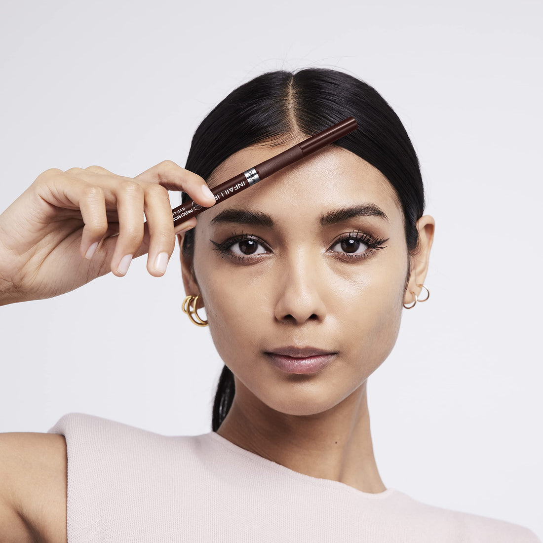 L'Oréal Paris Infallible Precision Felt Eyeliner with 0.4mm Ultra-Fine Tip for Intense Colour Pay-Off, 27H Longwear Waterproof and Rub-Proof Formula, Eyeliner Black Halalzen