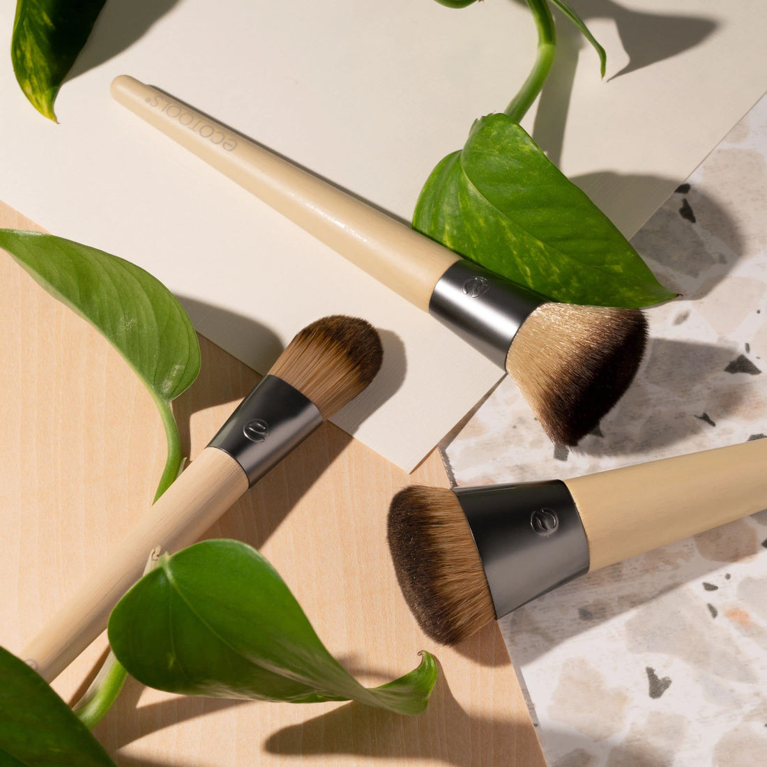 EcoTools Classic Foundation Face Brush, For Liquid, & Cream Foundation, Flat Foundation Brush For Natural Makeup, Buildable Coverage, Synthetic Bristles, Vegan & Cruelty- Free Halalzen