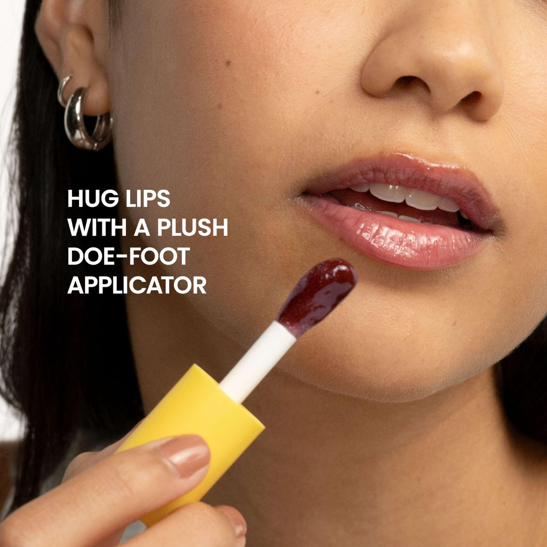 Burt's Bees Lip Oil Clear Day, Instant Hydration, Nourishes and Softens Lips, Tint Free, High Shine Finish, Responsibly Sourced Jojoba Oil, Non Sticky, Wand Applicator, 0.15 Ounce Halalzen