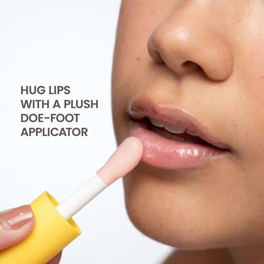 Burt's Bees Lip Oil Clear Day, Instant Hydration, Nourishes and Softens Lips, Tint Free, High Shine Finish, Responsibly Sourced Jojoba Oil, Non Sticky, Wand Applicator, 0.15 Ounce Halalzen