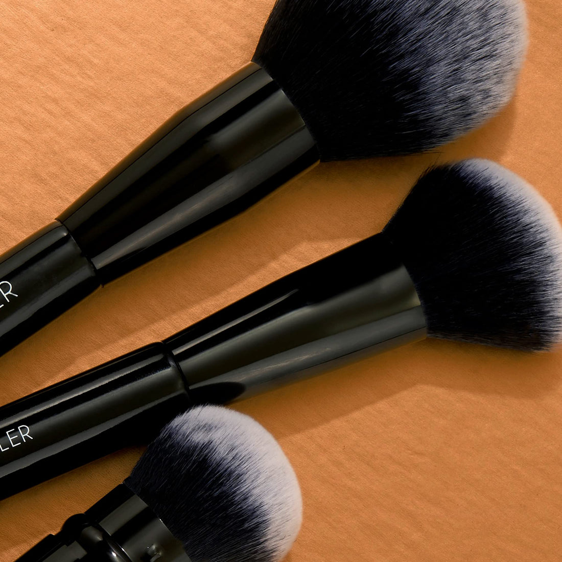 LAURA GELLER NEW YORK Retractable Black Kabuki Brush for Liquid, Cream and Powder Face Makeup With Aluminum Handle Halalzen