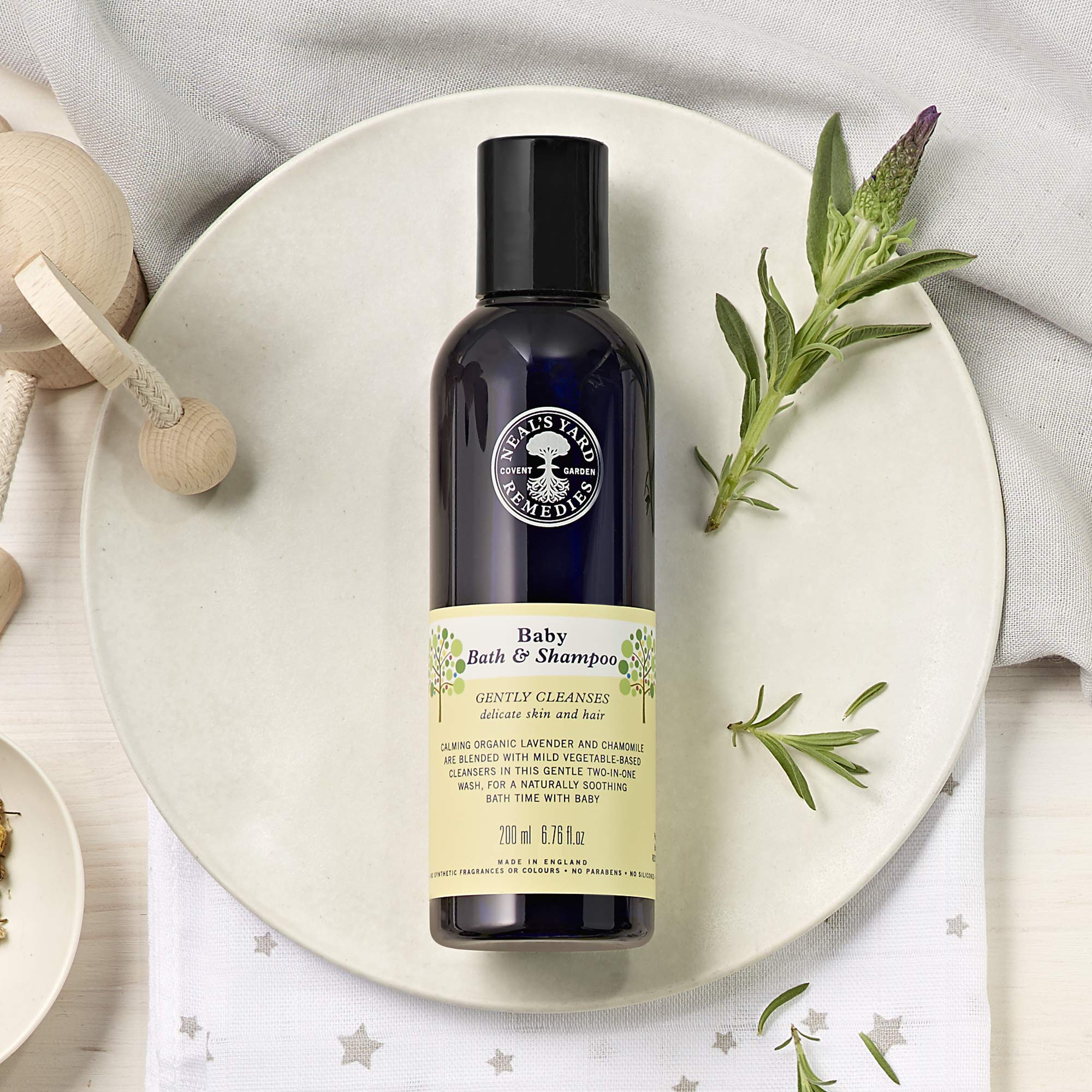 Neal's Yard Remedies Baby Bath & Shampoo, Body Wash Suitable For Newborns, With Lavender & Chamomile, Vegan & Cruelty-Free, 200ml