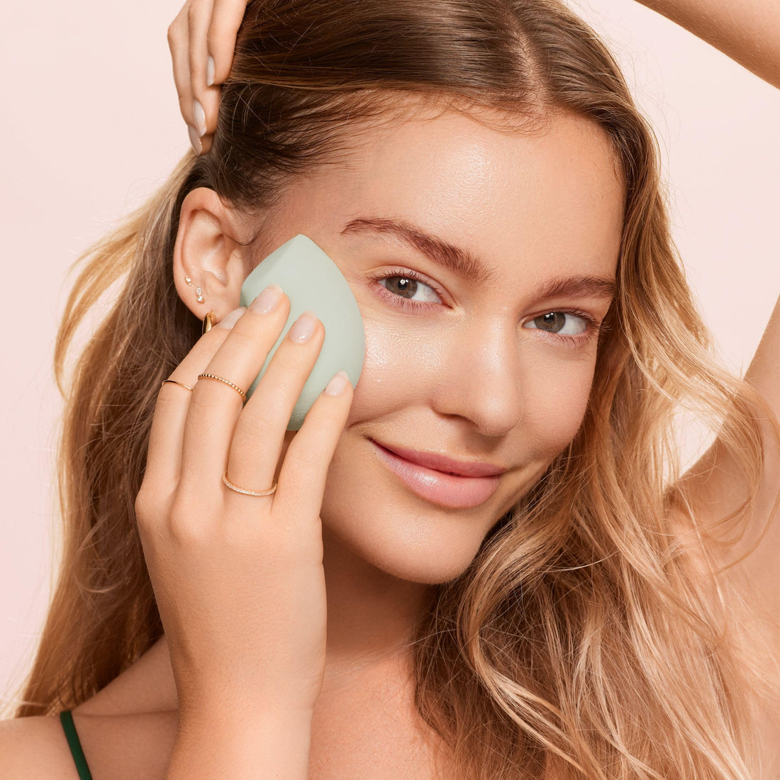 EcoTools Blurring Blender Makeup Sponge, Makeup Blending Sponge For Blurred Skin, For Liquid & Cream Foundation, Cloud Coverage Memory Foam, Eco Friendly, Latex Free, Cruelty-Free & Vegan 1 Count Halalzen
