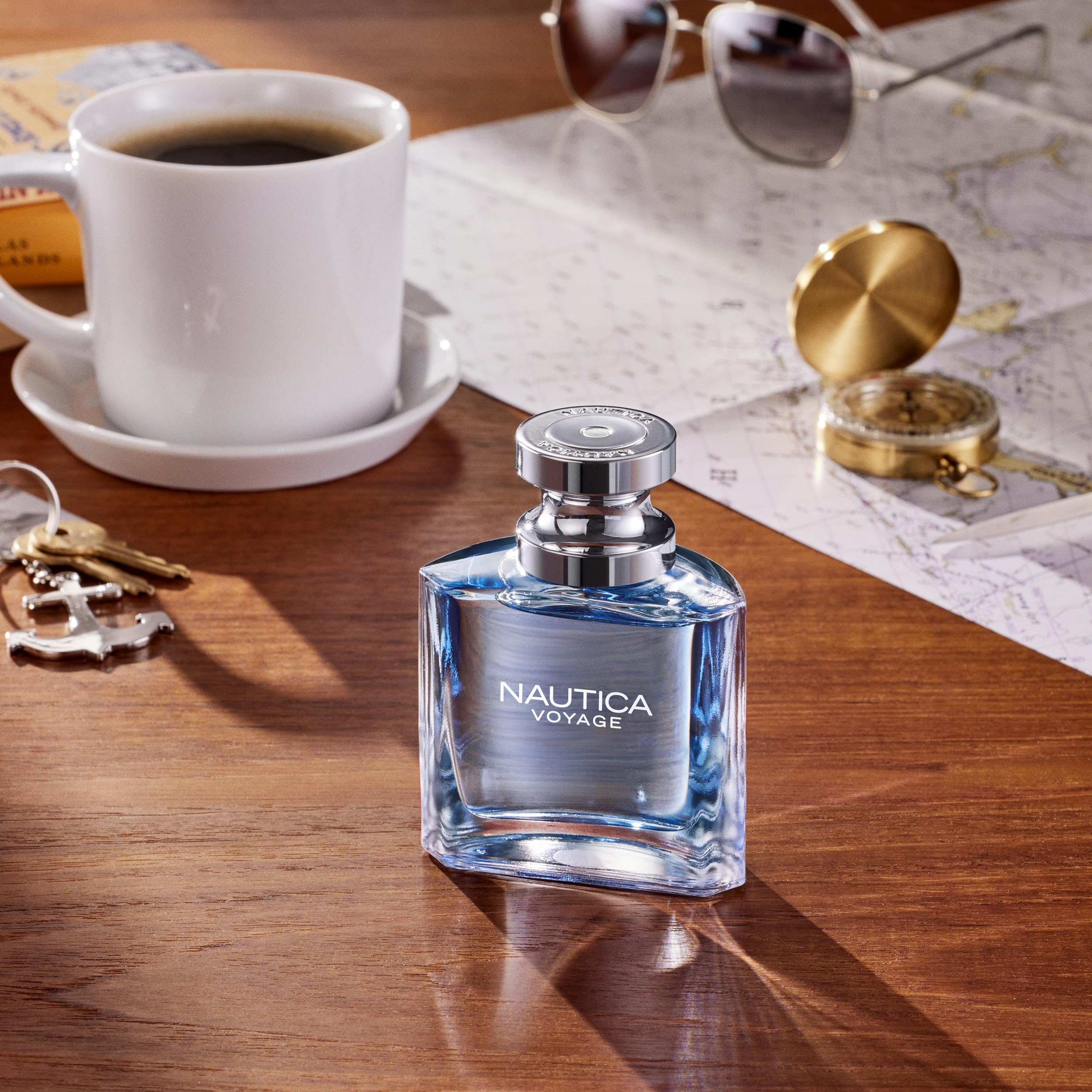 Nautica Voyage Eau De Toilette, Cologne et Parfum Pour Homme, Senteur Fraîche, Romantique, Fruitée avec des Notes Boisées et Aquatiques de Pomme, Lotus d'eau, Bois de Cèdre et Musc Idéal pour un Usage Quotidien, Longue Tenue 98 ml