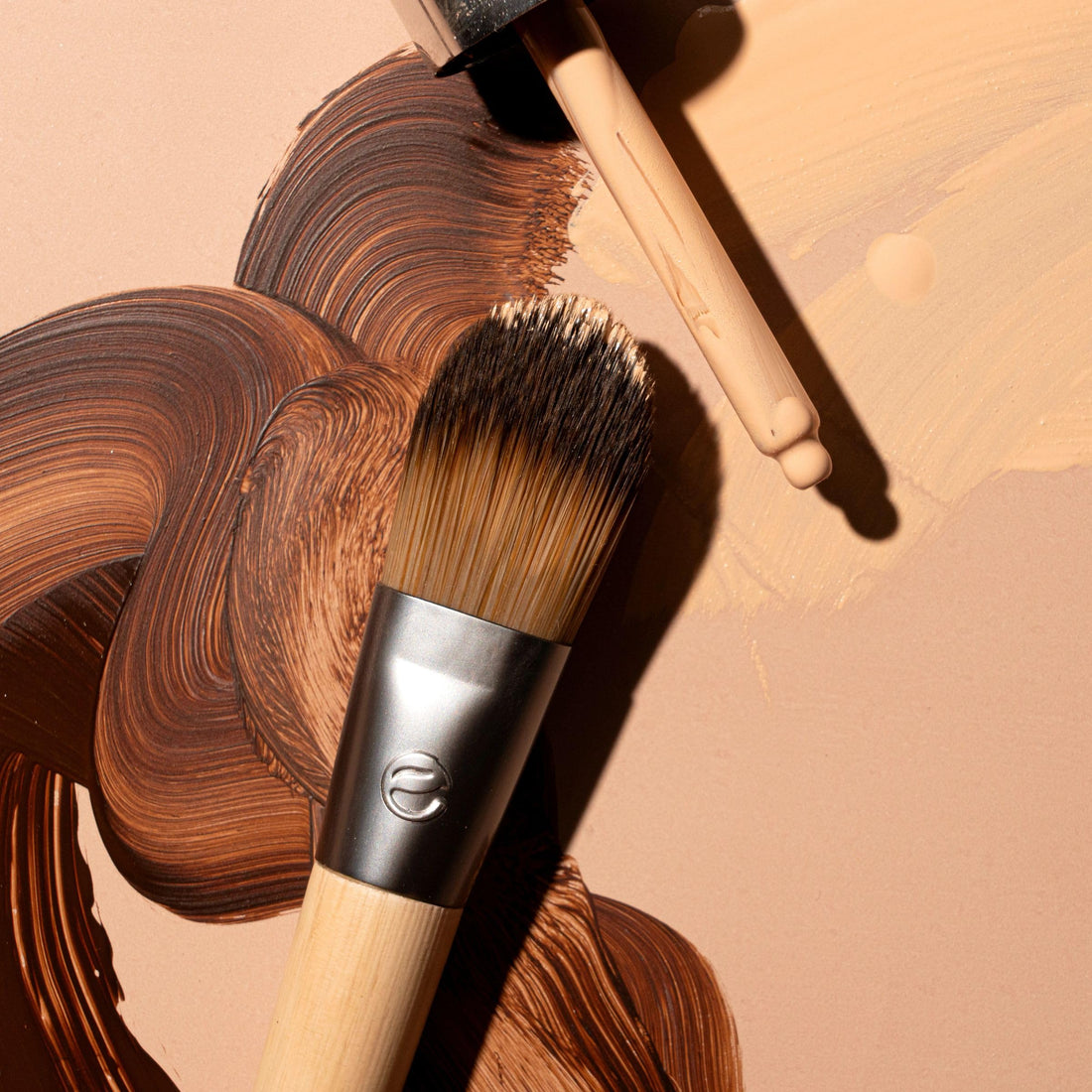EcoTools Classic Foundation Face Brush, For Liquid, & Cream Foundation, Flat Foundation Brush For Natural Makeup, Buildable Coverage, Synthetic Bristles, Vegan & Cruelty- Free Halalzen