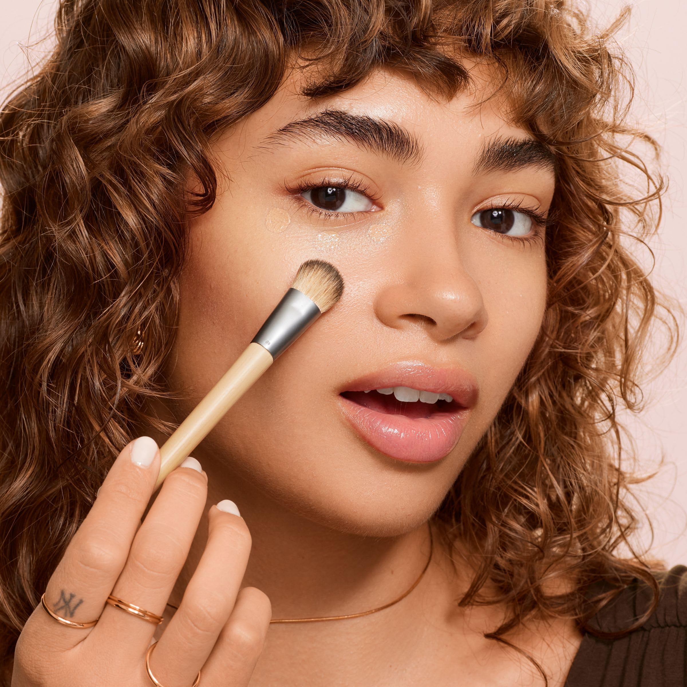 EcoTools Classic Foundation Face Brush, For Liquid, & Cream Foundation, Flat Foundation Brush For Natural Makeup, Buildable Coverage, Synthetic Bristles, Vegan & Cruelty- Free Halalzen