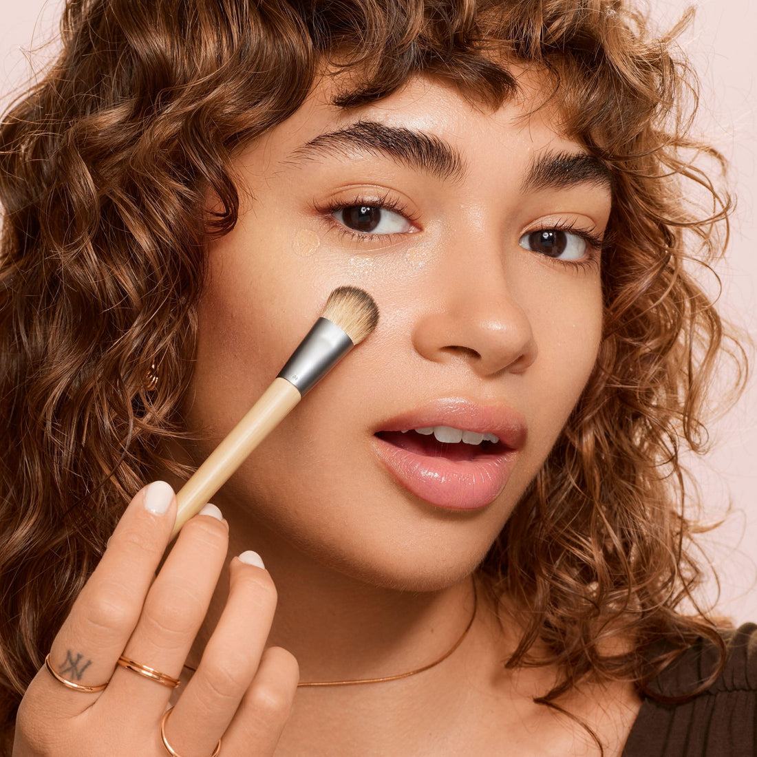 EcoTools Classic Foundation Face Brush, For Liquid, & Cream Foundation, Flat Foundation Brush For Natural Makeup, Buildable Coverage, Synthetic Bristles, Vegan & Cruelty- Free Halalzen