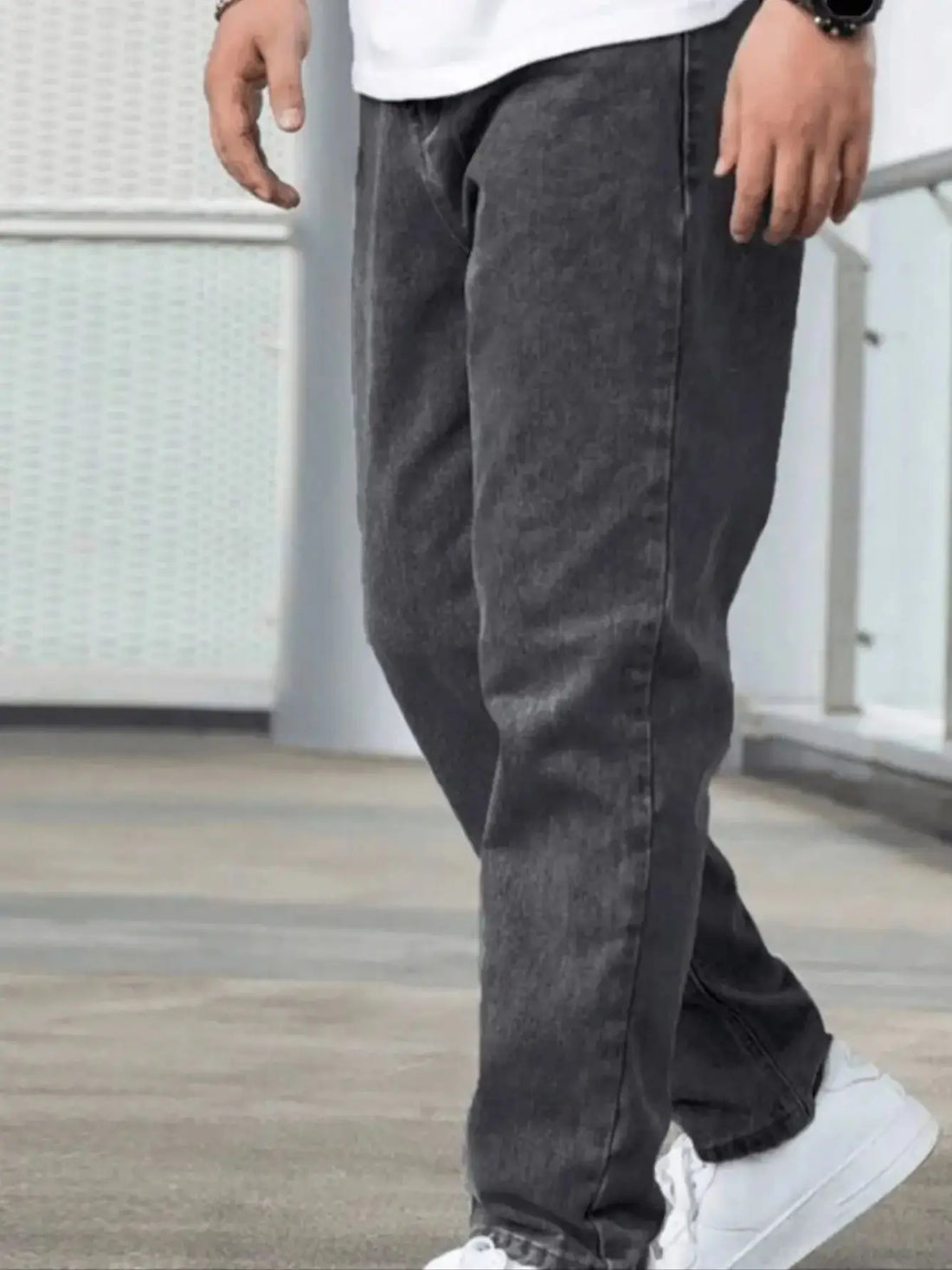 Men's Straight-Leg Streetwear Jeans in Raw Denim Featuring Five Pockets and Mid-Rise Stretch Durability