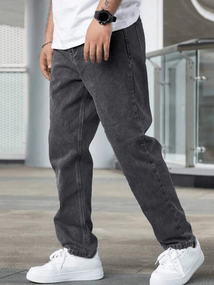 Men's Straight-Leg Streetwear Jeans in Raw Denim Featuring Five Pockets and Mid-Rise Stretch Durability