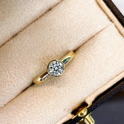 Bubble diamond ring inlaid with eight hearts and eight arrows, small and versatile round diamond ring for women