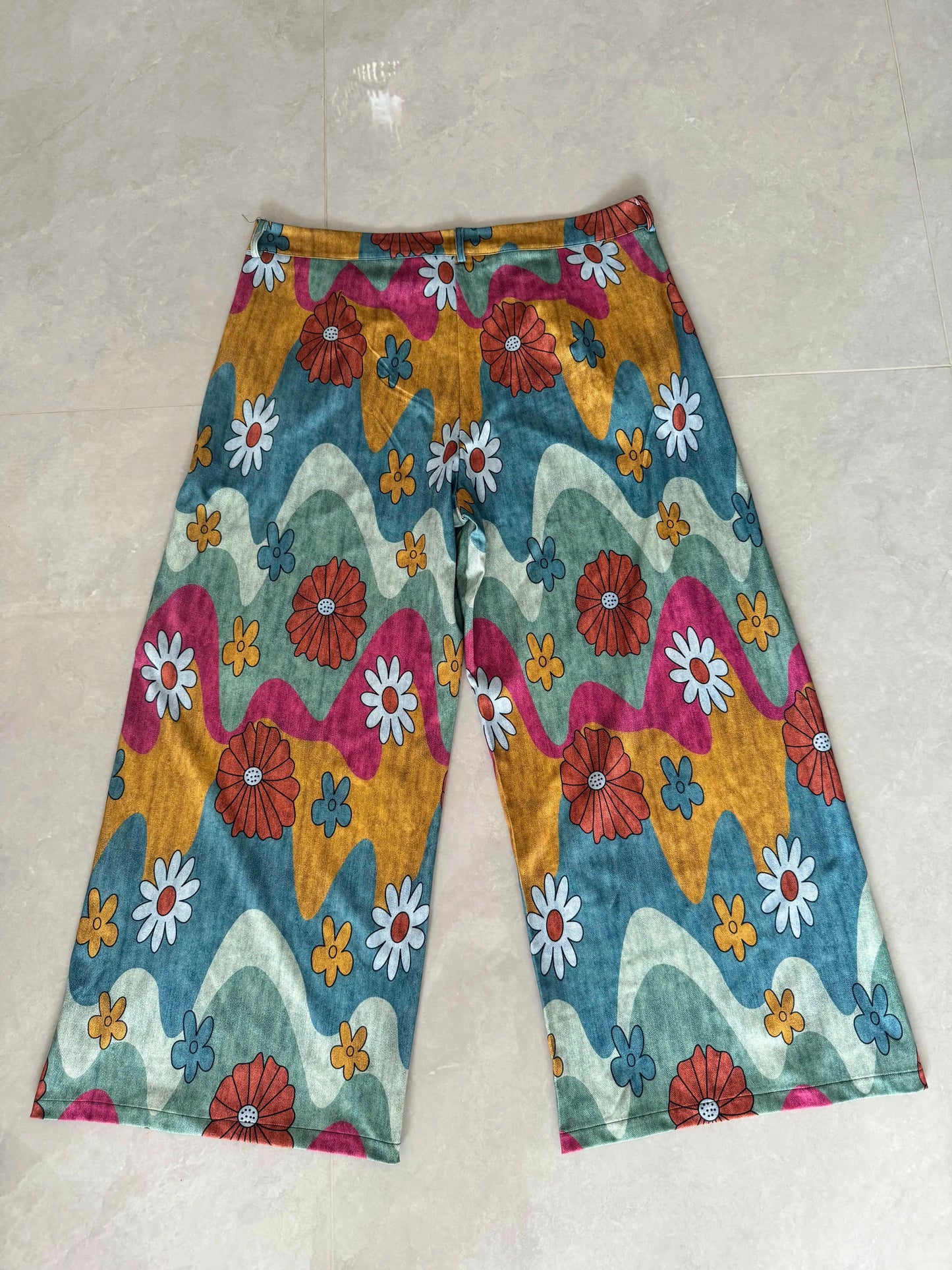 Plus Size Women's Thin Imitation Denim Bell-Bottom Pants with Sunflower and Daisy Flower Print Elastic Belt and Diagonal Flap Pocket Pantss, Comfortable and Fashionable in All Seasons