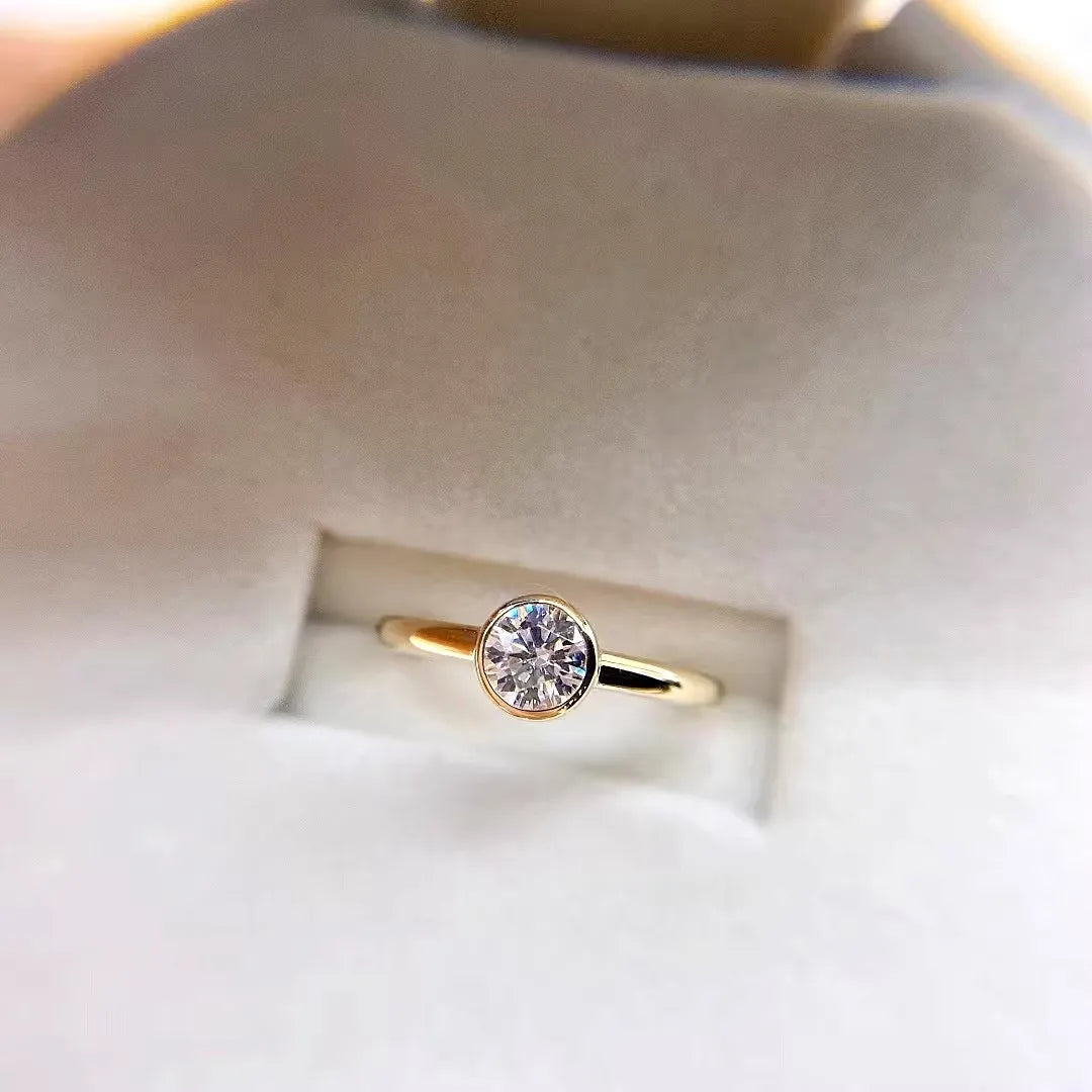 Bubble Diamond Ring with 8 Hearts & Arrows – Small Versatile Round Diamond Ring for Women