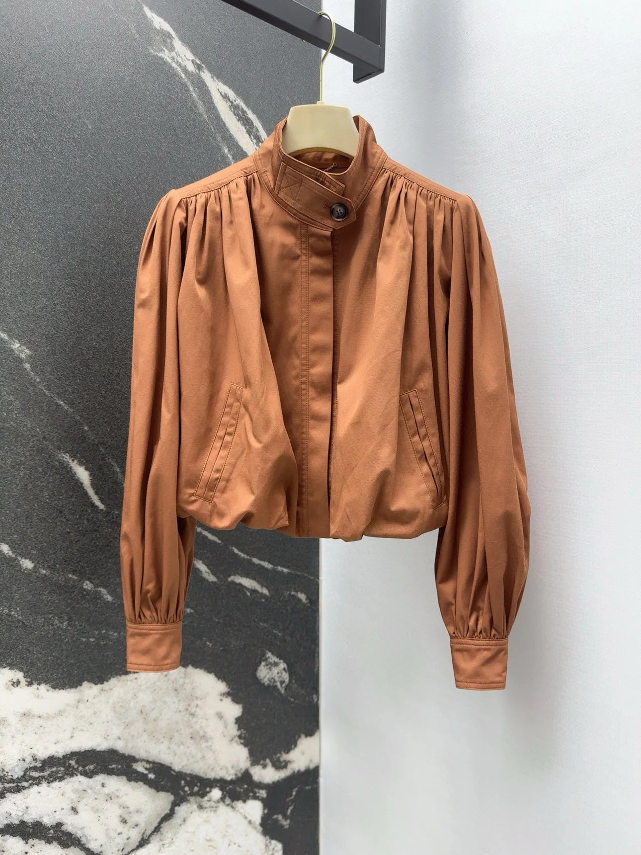 2-color modern fashion lantern sleeve pleated short slim jacket