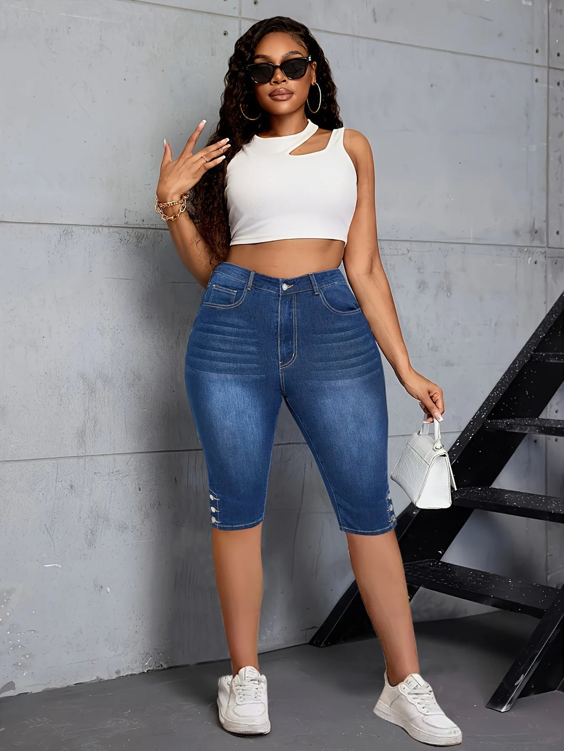 Large elastic slit button detail comfortable mid-length jeans