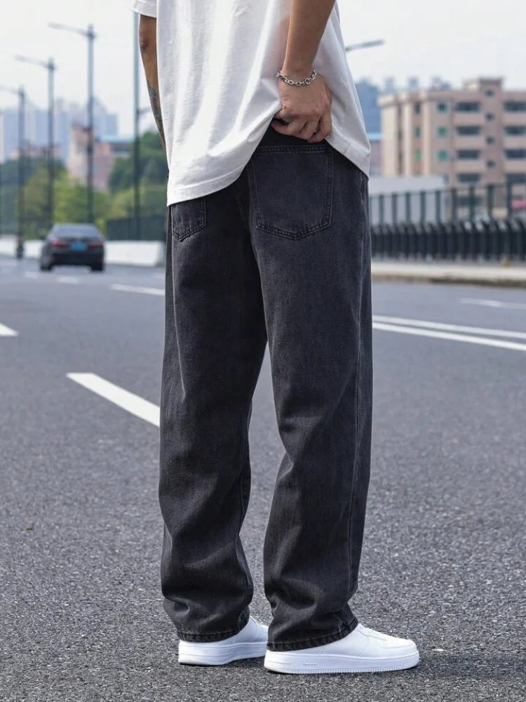 Men's loose black jeans for autumn and winter, perfect for seasonal changes. The simple style offers warmth, making daily outfit