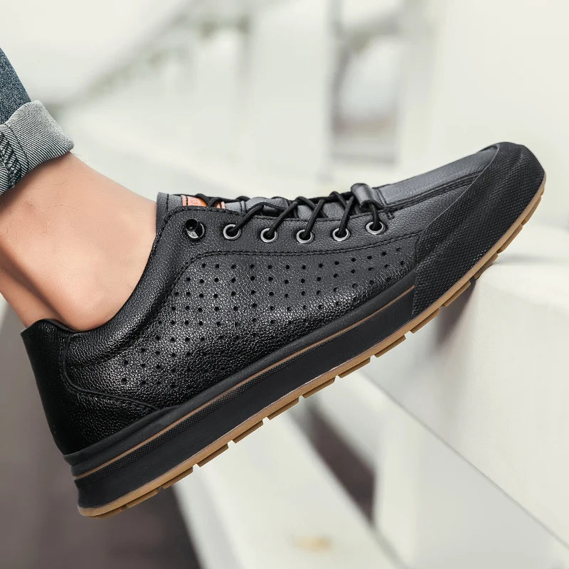 Men's Casual Breathable Flat Shoe Perforated Lightweight And Comfortable Daily Walking Shoe Classic Outdoor Low-Top Driving Shoe