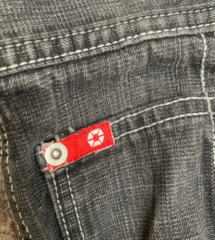 Gothic-Mode: Neue schwarze, einfarbige, gewaschene Old-Class-Jeans für Herren im Y2K-Streetwear-Stil. Vintage-Look, beliebt: High Waist Baggy Wide-Leg-Hose.