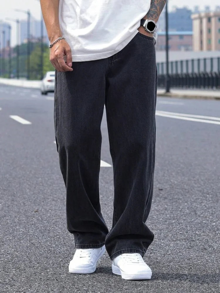 Men's loose black jeans for autumn and winter, perfect for seasonal changes. The simple style offers warmth, making daily outfit