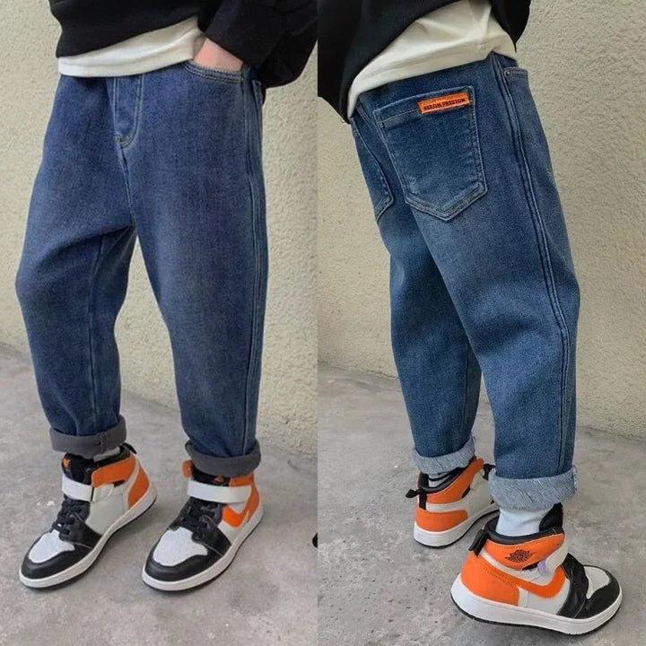 Boys' Pants Thickened One piece Velvet 2023 New Children's Fashionable Loose Jeans for Autumn and Winter Outwear