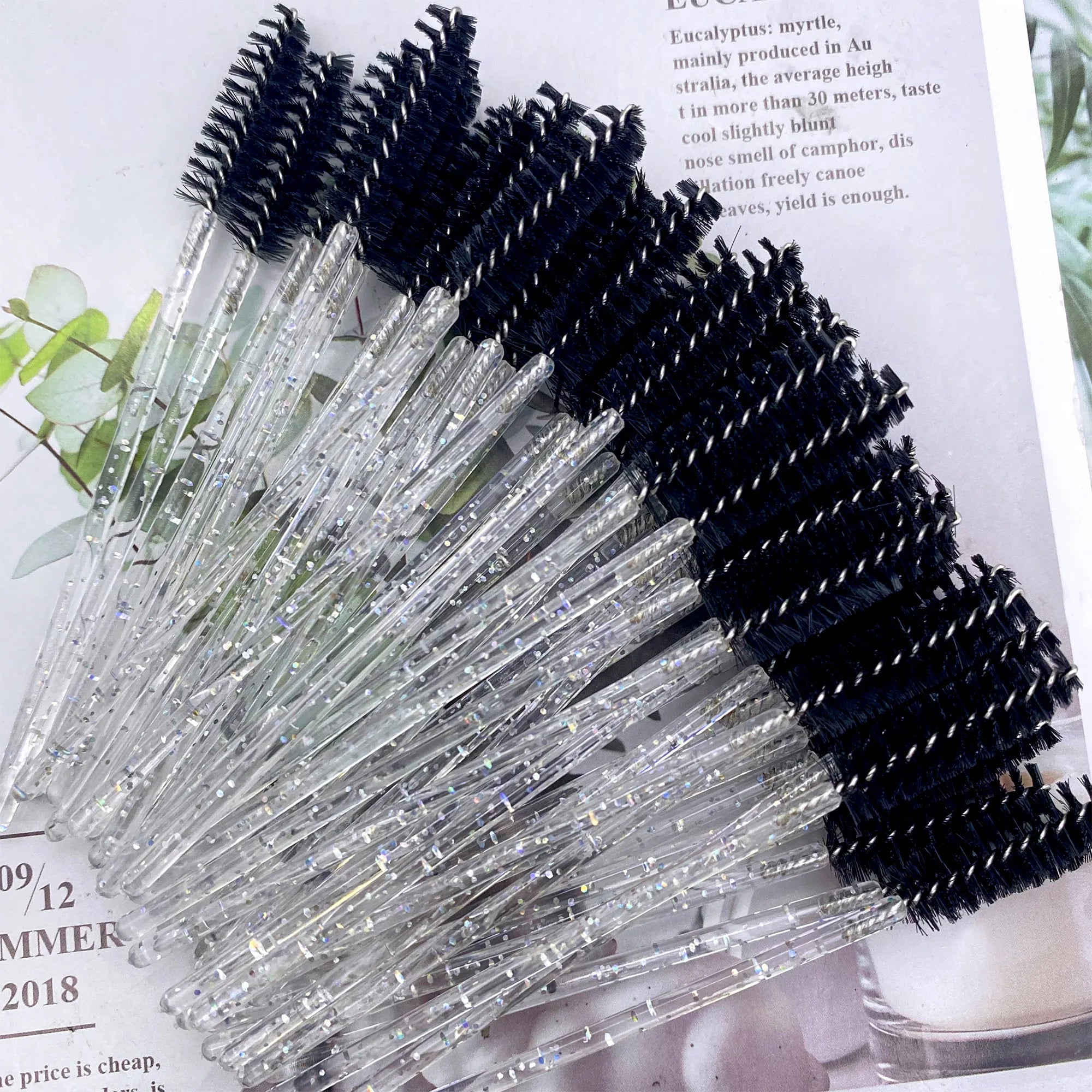 Zanse 300pcs Disposable Mascara Wands Eyelash Brush Spoolies for Eye Lash Extension, Eyebrow and Makeup Crystal Makeup Tool