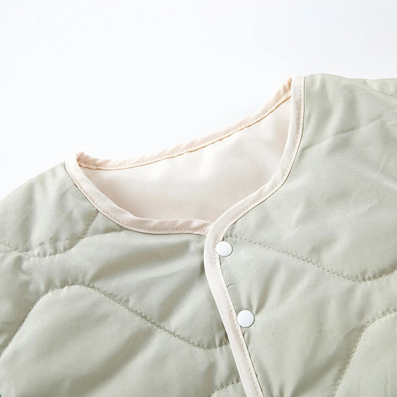 Kids Quilted Puffer Jacket with Hood and Zipper Closure Warm Winter Coat for Boys and Girls Outdoor Outerwear with Pockets