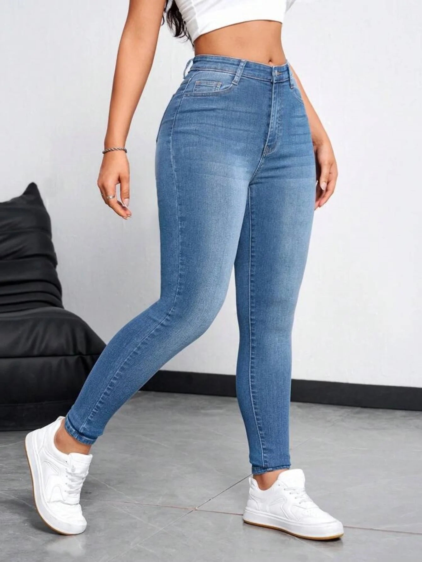 Plus size women's fashionable and versatile slim-fitting pure blue skinny jeans, stretch jeans, high waist and slim fit