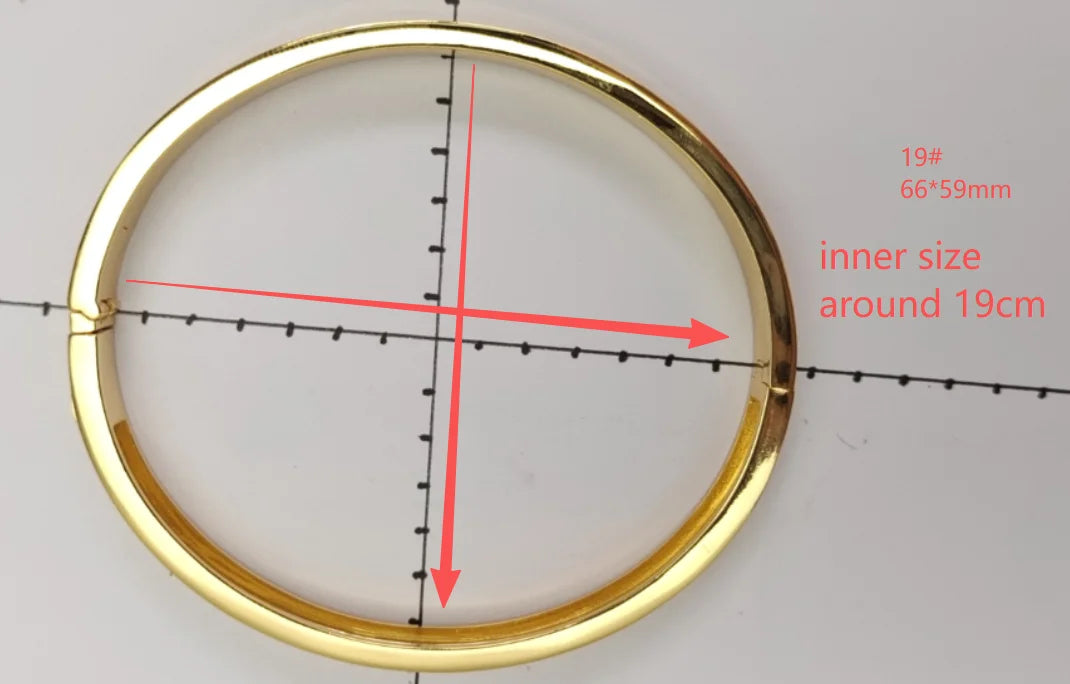 DOREMI DIY Zirkonia-Buchstaben-Armreifen mit personalisiertem Namen, abnehmbaren Schiebeanhängern und Schiebe-Armreifen