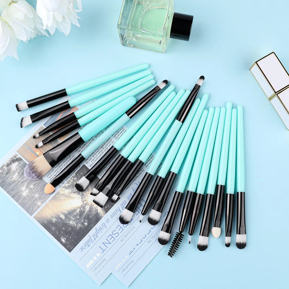 20Pcs Makeup Brush Set Eyeshadow Eyeliner Brushes Foundation Concealers Powder Blush Blending Beauty Tool with Makeup Sponge Kit