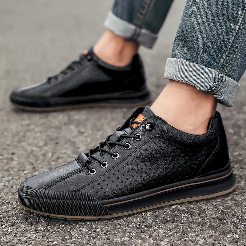Men's Casual Breathable Flat Shoe Perforated Lightweight And Comfortable Daily Walking Shoe Classic Outdoor Low-Top Driving Shoe