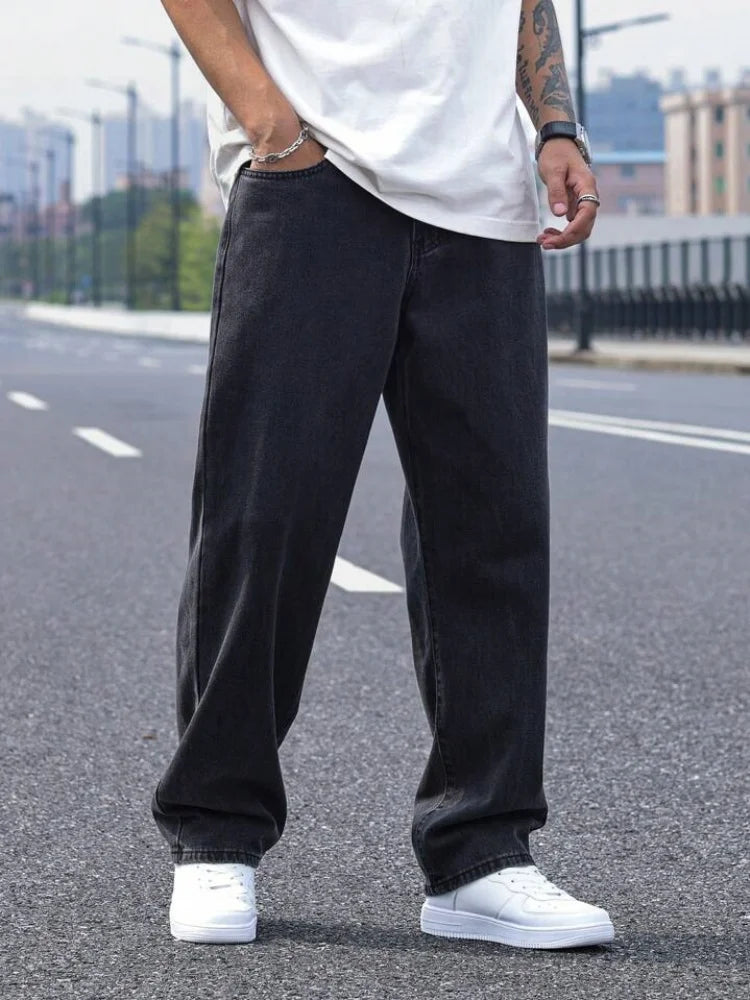 Men's loose black jeans for autumn and winter, perfect for seasonal changes. The simple style offers warmth, making daily outfit